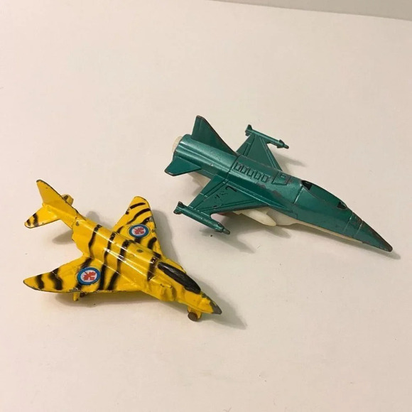 Vintage Diecast Aircraft Phantom F41C Plane and F16 Fighter Pull Back Hong  Kong - Picture 2 of 12